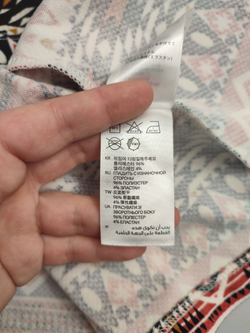 Платье H&M с орнаментом 38 размер