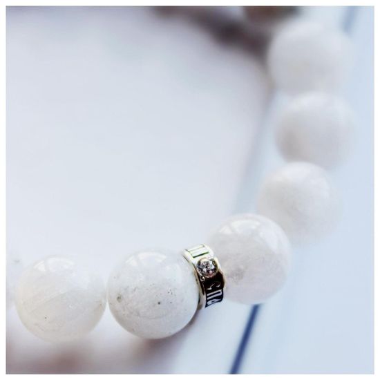 браслет с лунными камнями и эрцгаммой2 бусиной спаси и сохрани_6