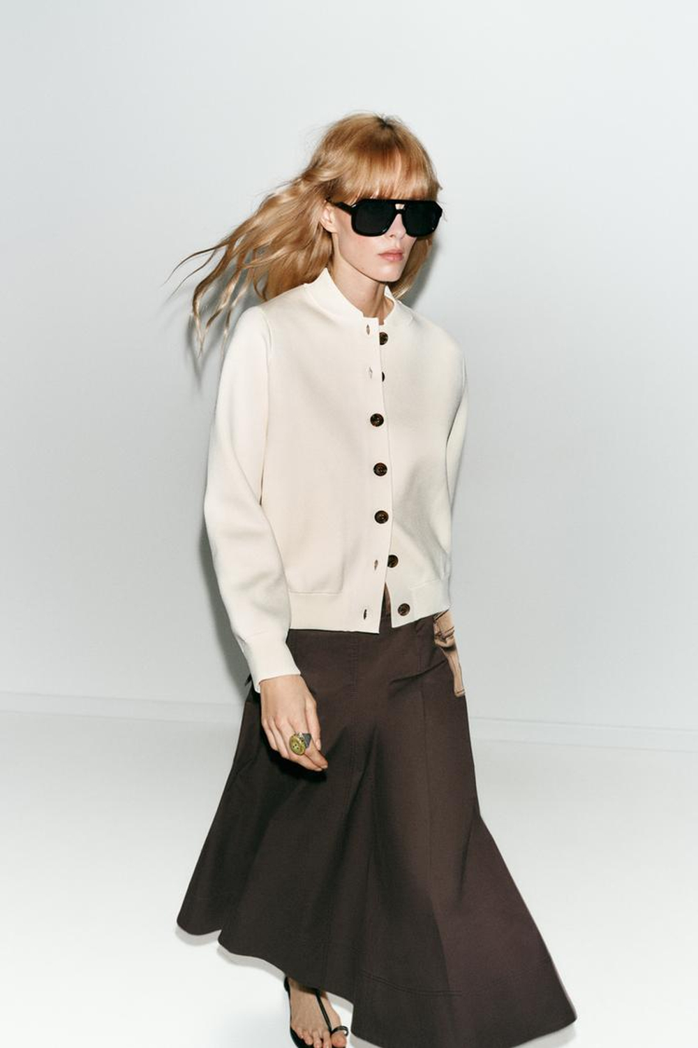 ZARA КАРДИГАН С КОНТРАСТНЫМИ ПУГОВИЦАМИ, ЭКРЮ