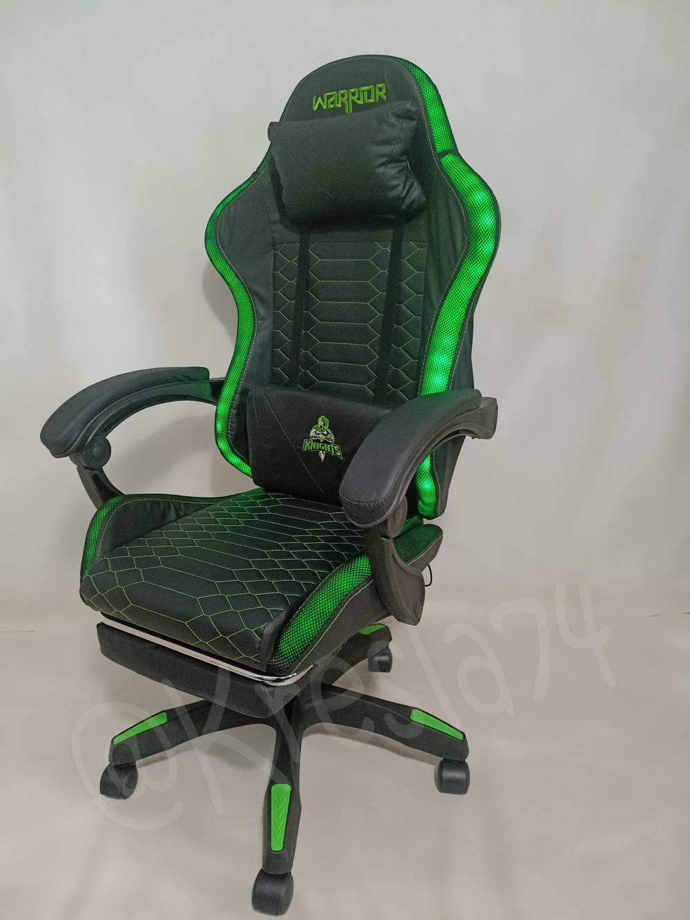 Геймерское кресло с RGB подсветкой