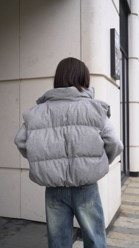 Серый стеганый жилет