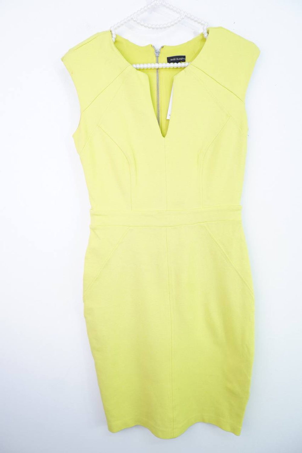 Платье River Island сочного цвета, маркировка 10, визуально на 42/44 размер