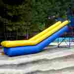 Надувная прямая водная горка для вышки (опоры) с бассейном «Исток», 9*2*6 м