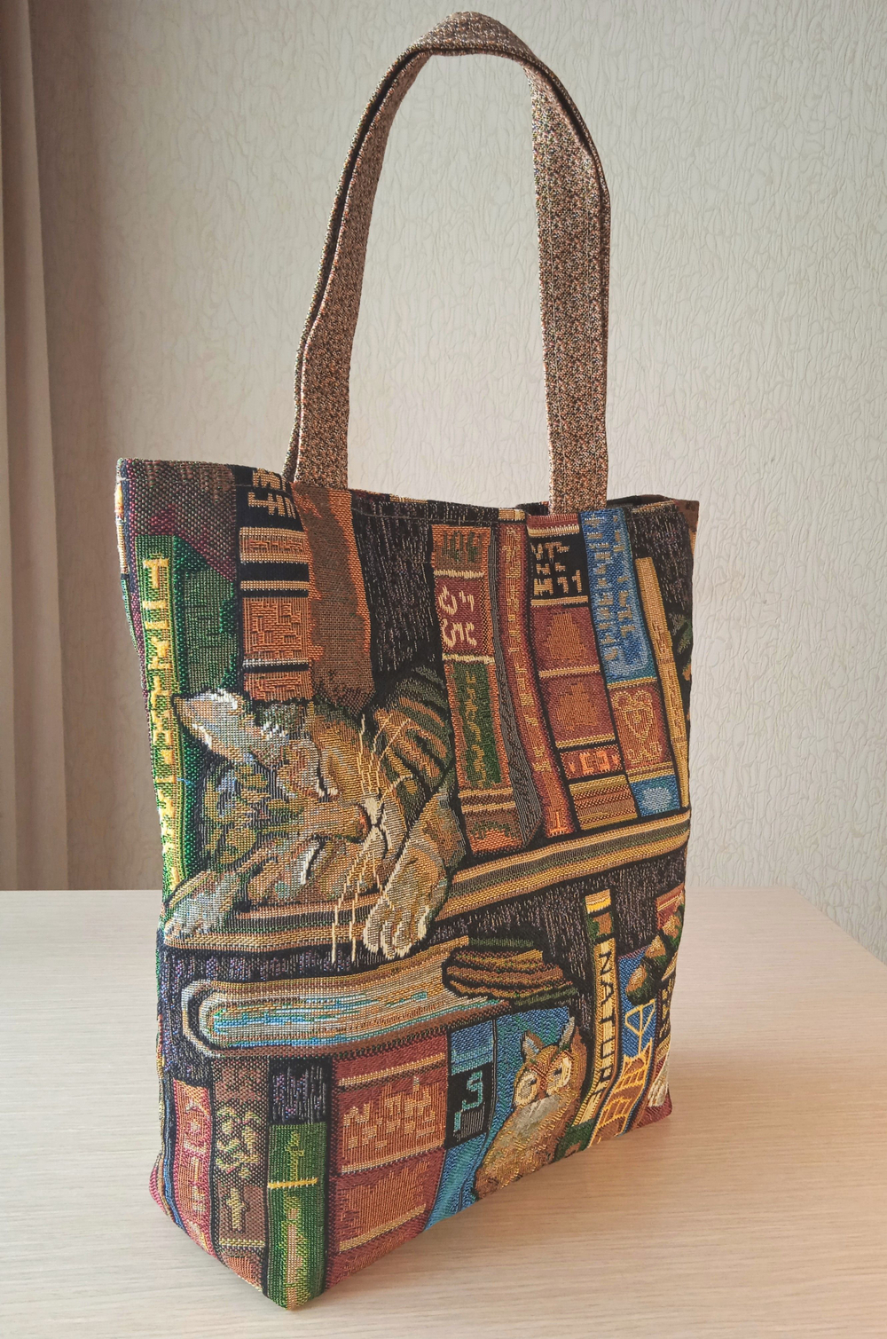 Гобеленовая сумка Библиотекарь (39х39х12)