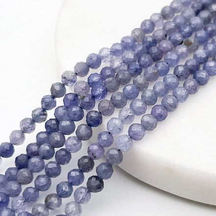 Танзанит граненый бусины, диаметр около 3,7-3,9 мм, цена за отрезок 19 см (1/2 нити)