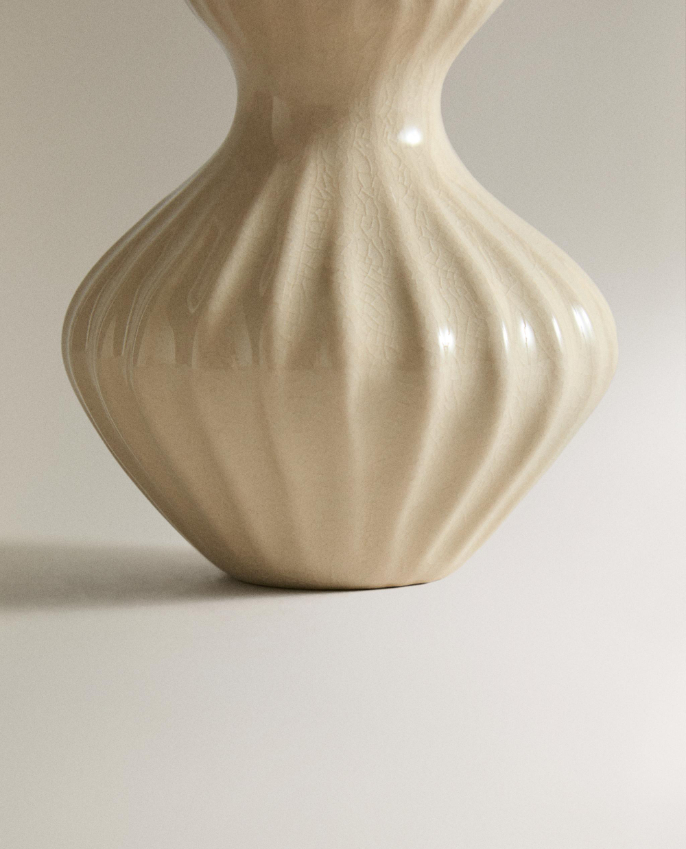 Zara Home Ваза из керамики, цвет кремовый, 14 см
