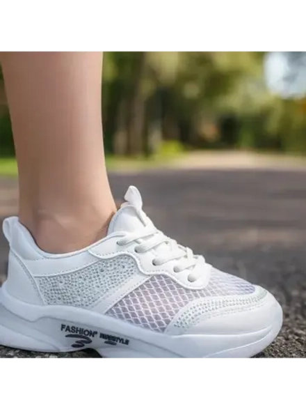 Кроссовки для девочки.