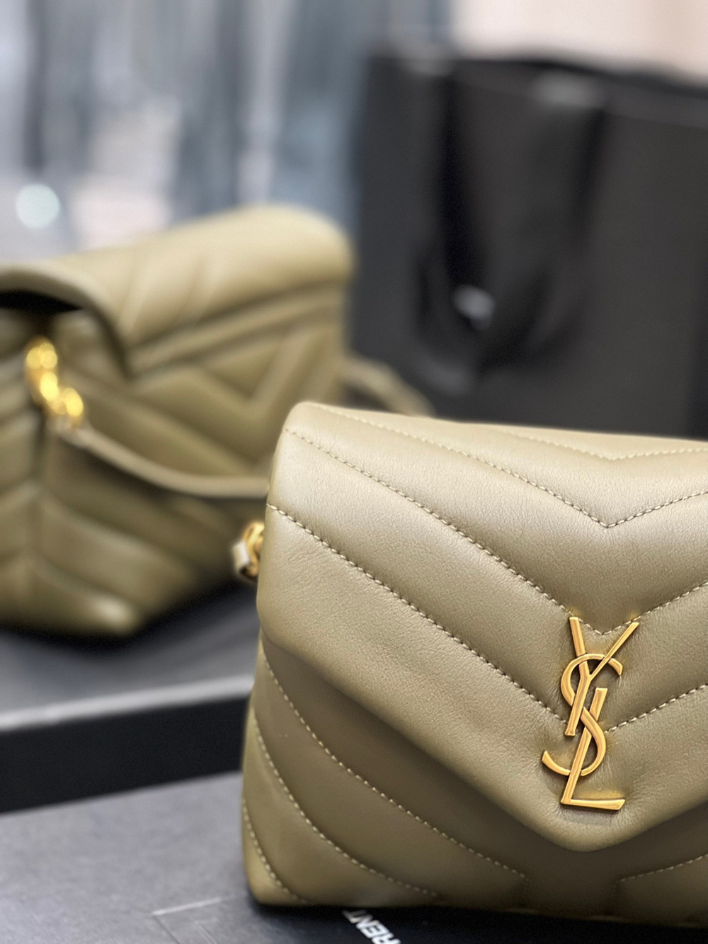 Saint Laurent Loulou 20 cm