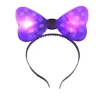 Маскарадное украшение на голову Фиолетовый бант из полипропилена со светодиодной подсветкой (2 лампы; напряжение 3 В), на 2 элемента питания (тип АА