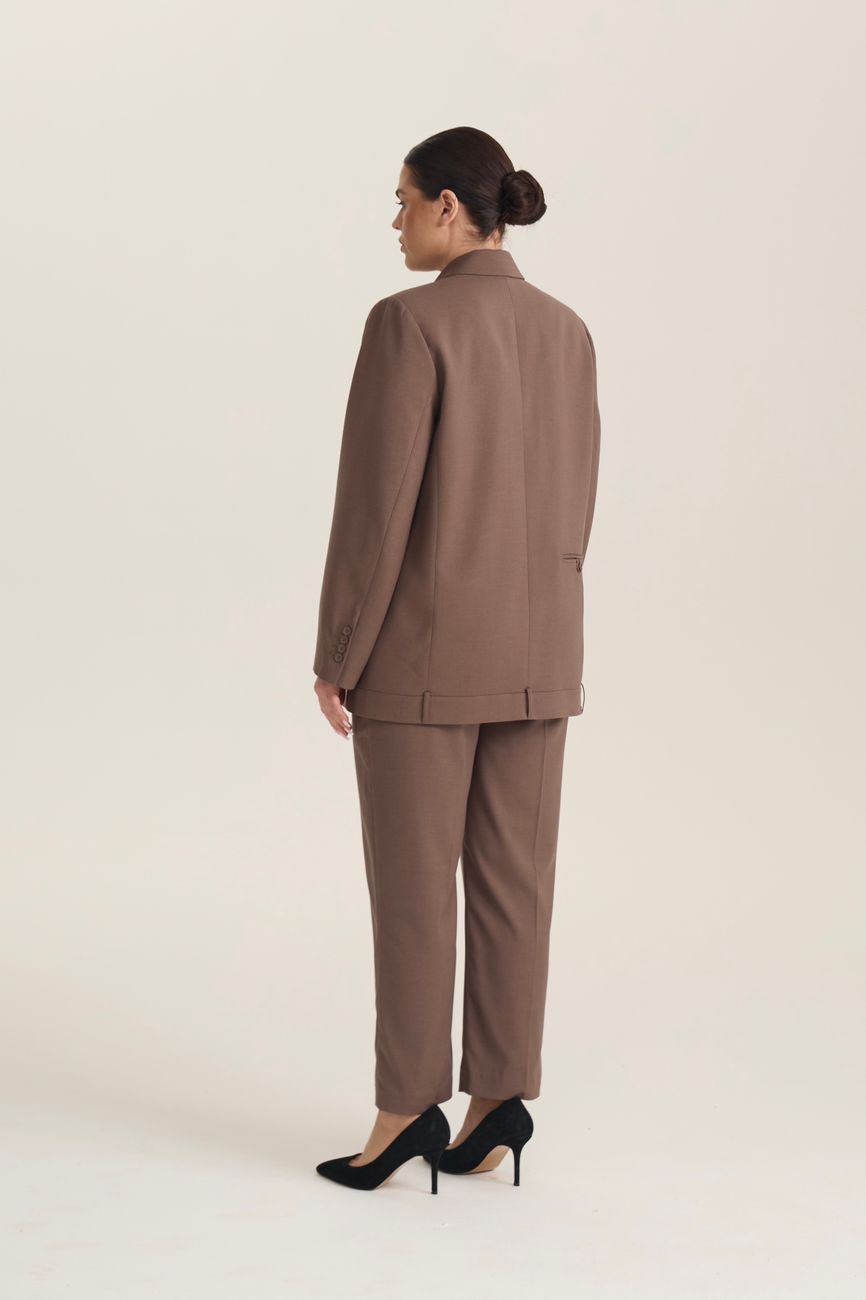 Жакет двубортный с имитацией пояса, мокко