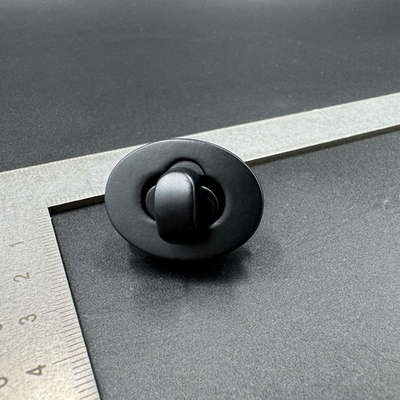 Замок для сумки поворотный черный.