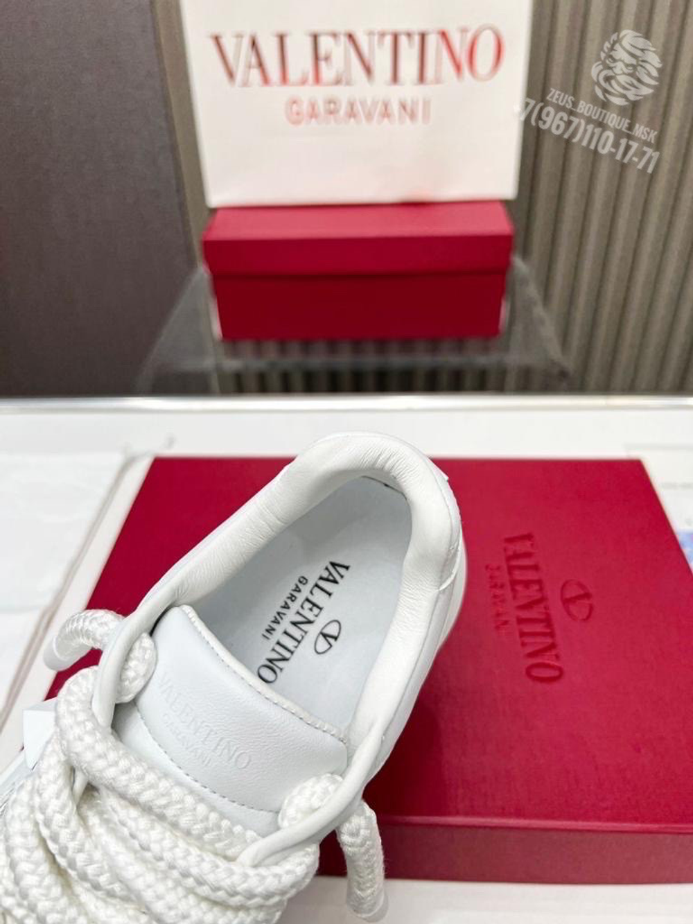 Кроссовки Valentino