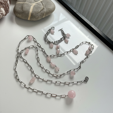 Браслет. Обнимающие лепестки. Розовый кварц