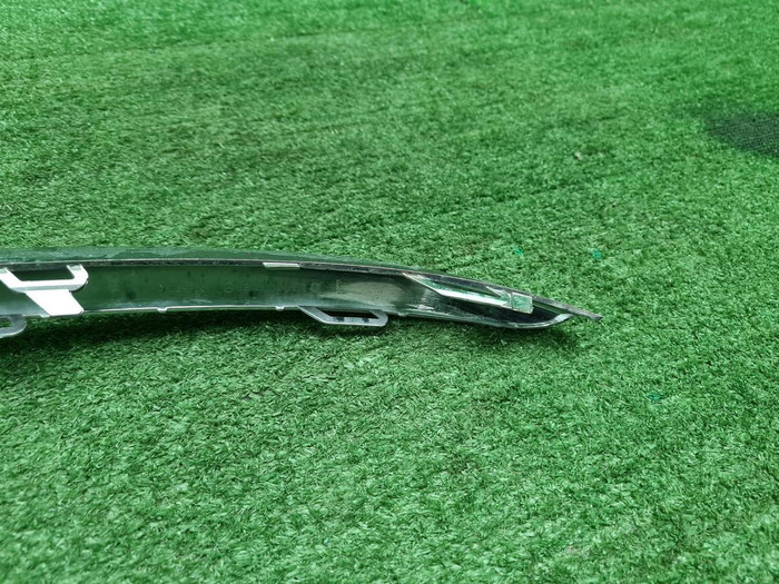 Молдинг бампера LH Mercedes C w205 (14-18) AMG