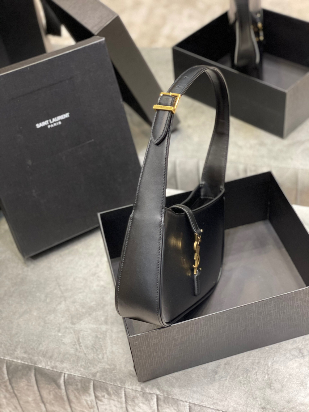 Saint Laurent Le 5 à 7 Hobo Bag