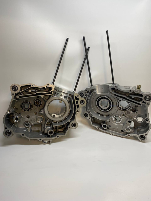 Картер (с подшипниками и шпильками) двигатель 172FMМ-3A (2 клапана) CB250F