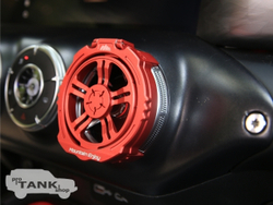 Алюминиевый подстаканник в дефлектор вентиляции TANK 300 (красный)