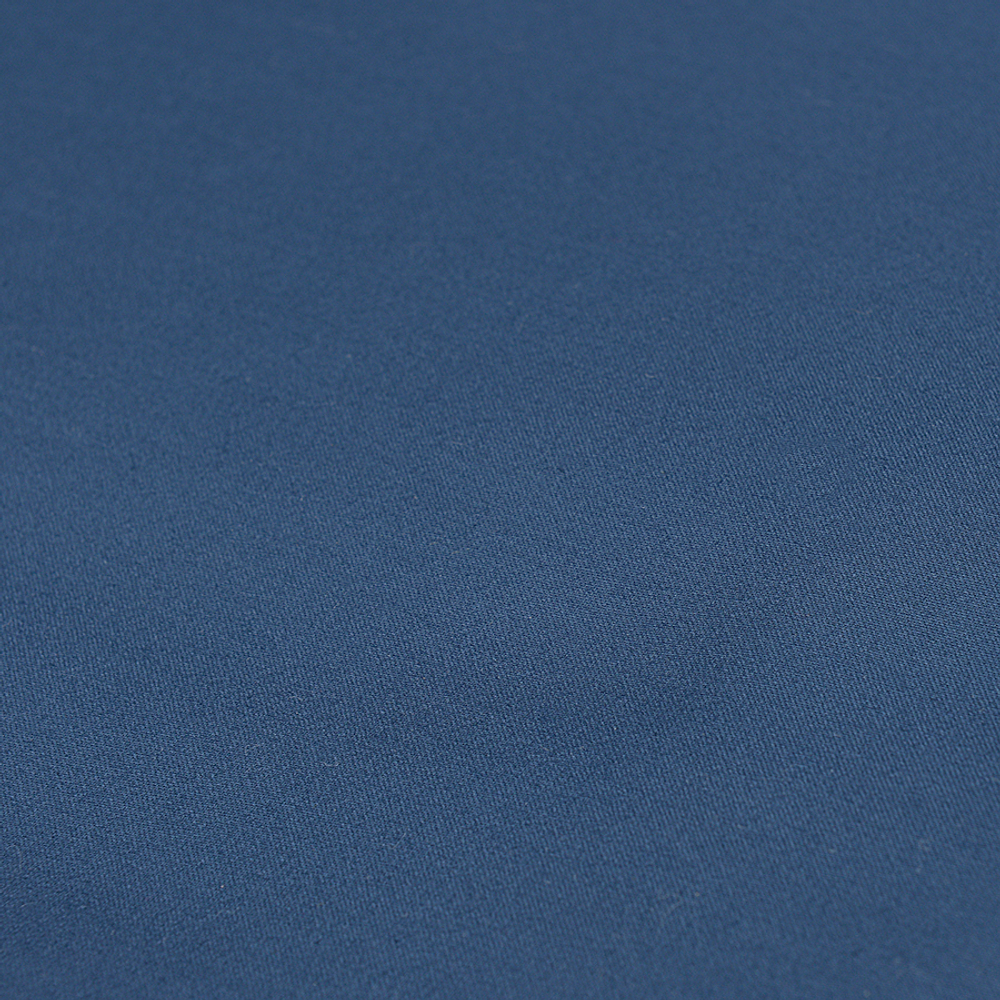 Простыня на резинке из премиального сатина темно-синего цвета из коллекции essential, 200х200х30 см