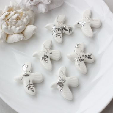 Подвеска фарфоровая Птичка (белый с серебром) 34*42 мм S039