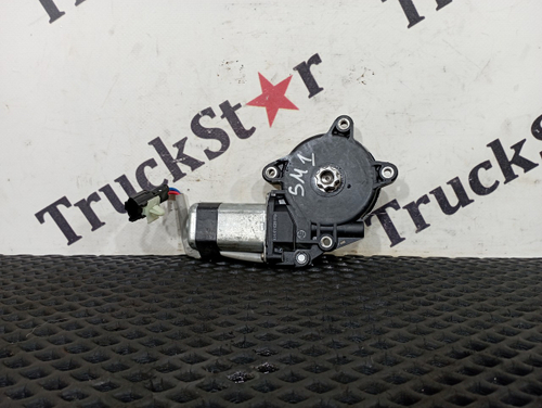 Моторчик стеклоподъемника правый 2023г.