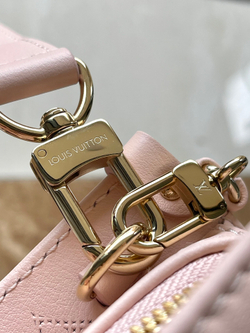 Louis Vuitton Onthego East West