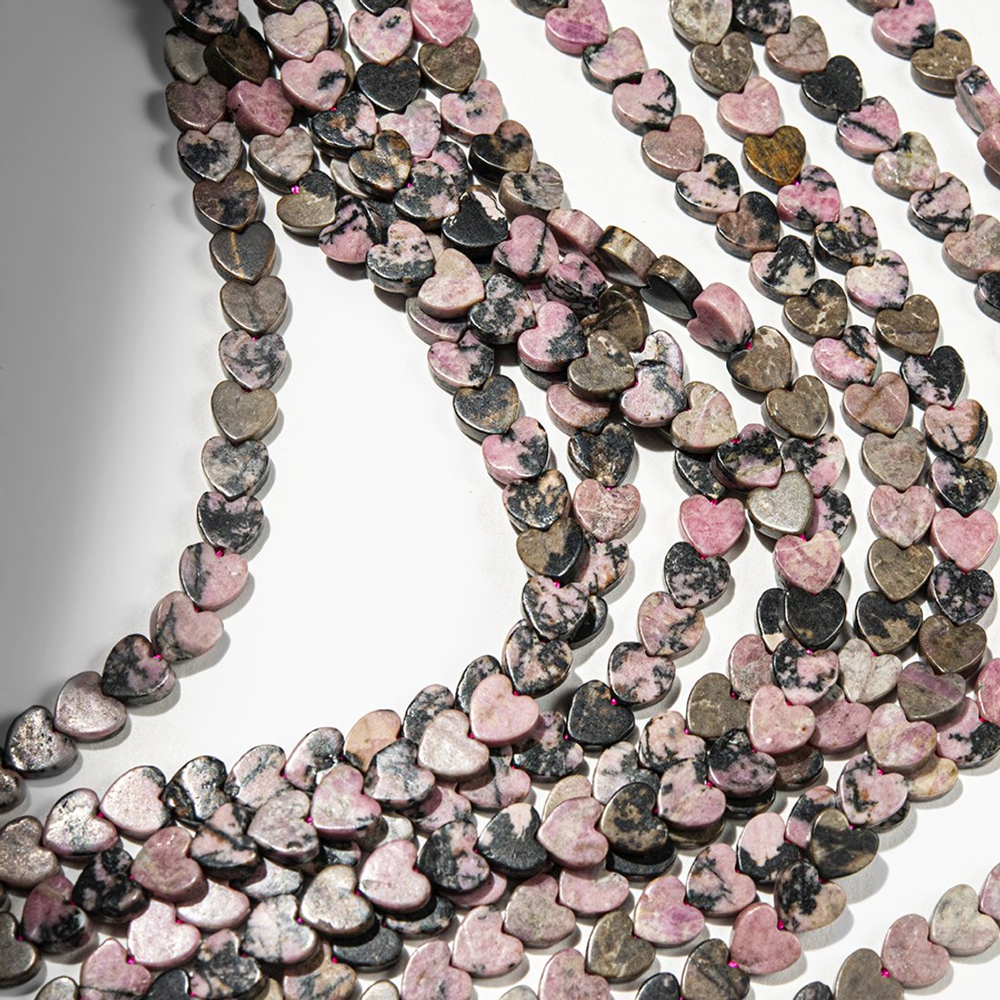 Родонит натуральный, мини-сердечки, 6,3мм