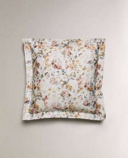 ZARA HOME НАВОЛОЧКА ИЗ САТИНА С ЦВЕТОЧНЫМ ПРИНТОМ, ЖЕЛТОВАТО-БЕЛЫЙ