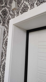 Дверь входная Лабиринт CLASSIC шагрень черная 06 - Белое дерево металлическая