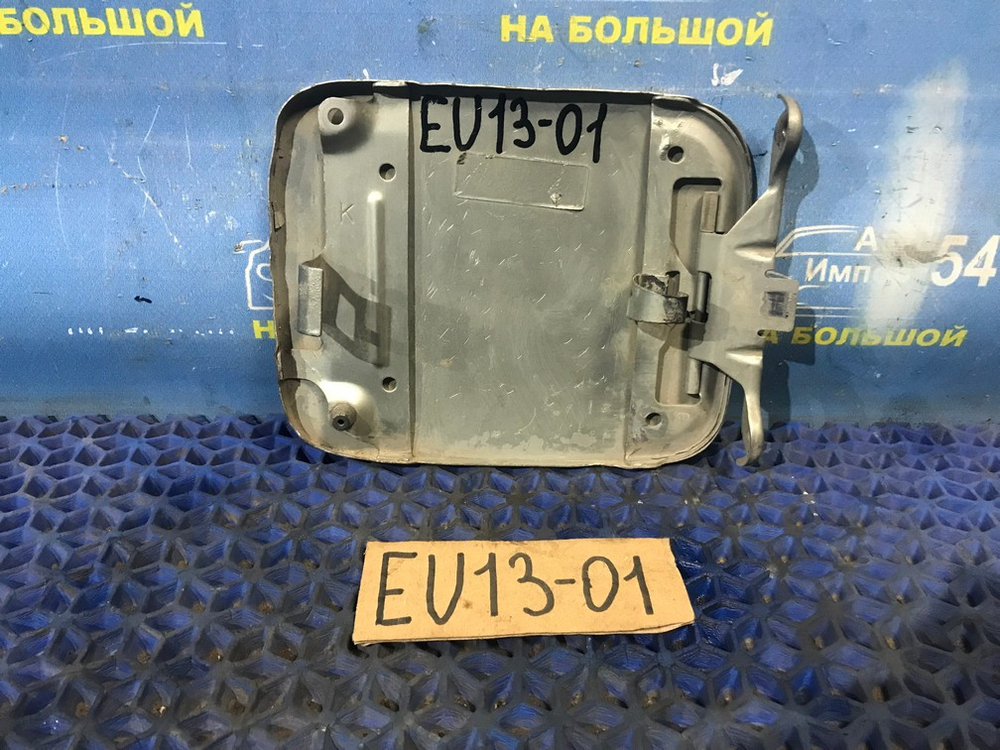 Лючок бензобака NISSAN BLUEBIRD 1993