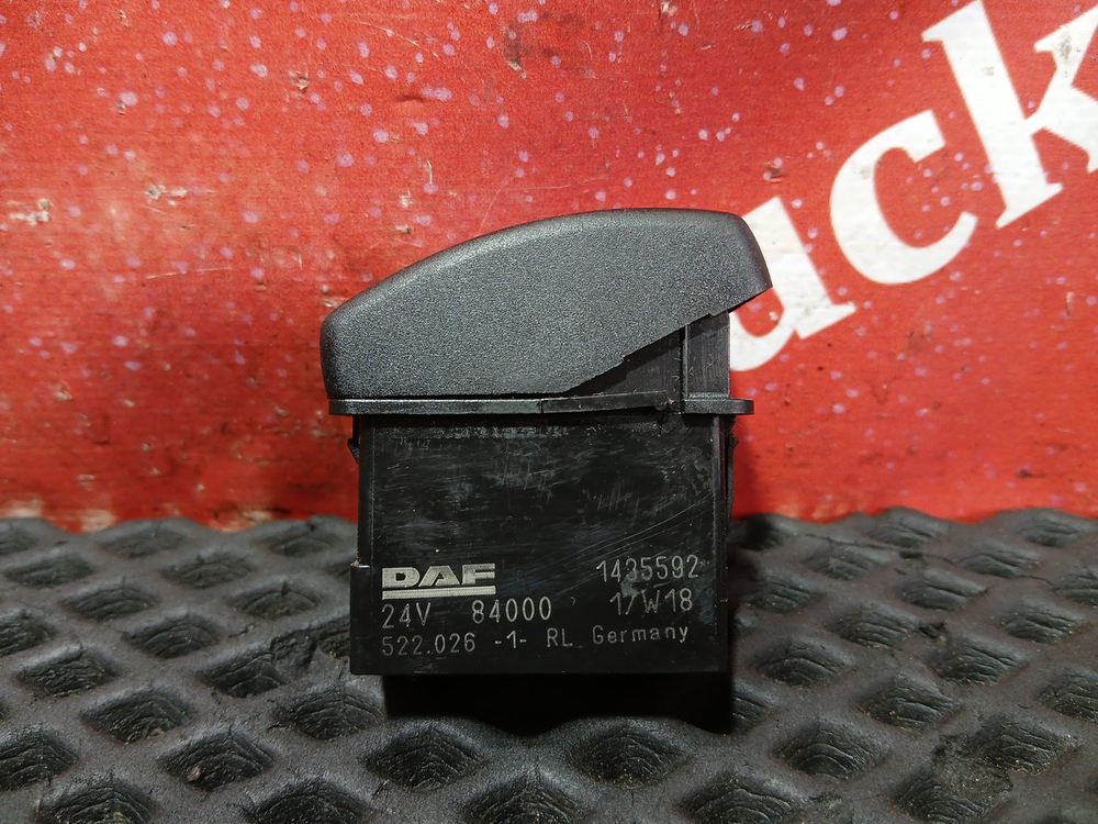 Кнопка освещения за кабиной