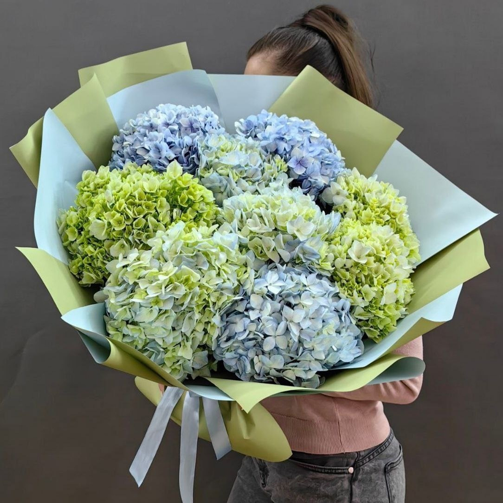 Букет из 9 гортензий