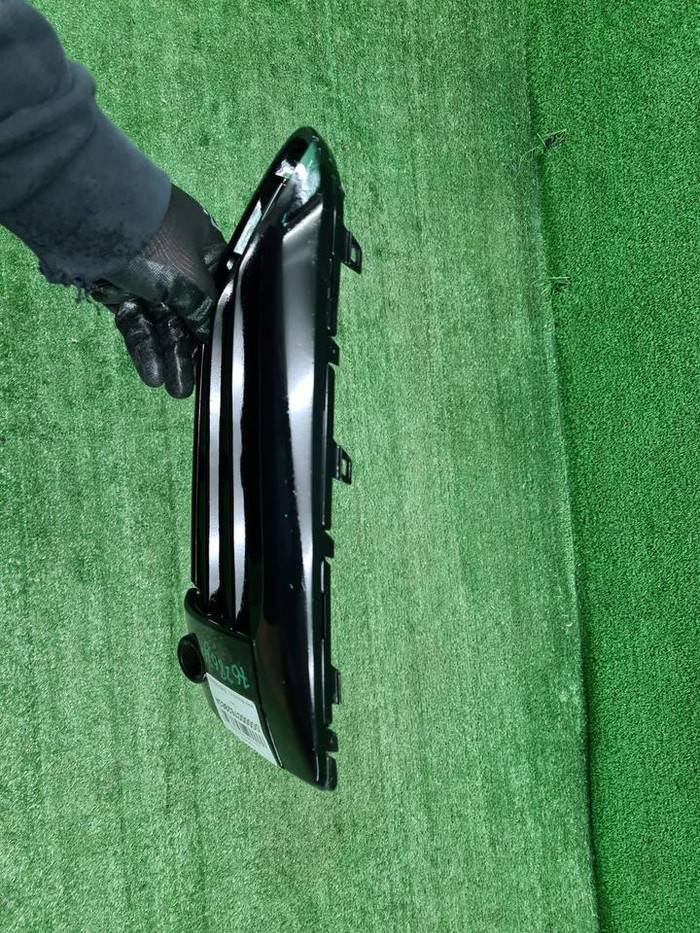 Решетка переднего бампера левая BMW X1 F48 (15-19)