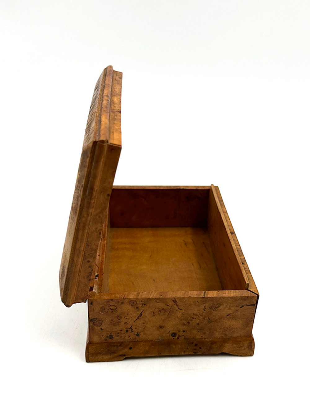 Шкатулка довоенная.  Кап, столярная работа. СССР. Первая половина XX в.