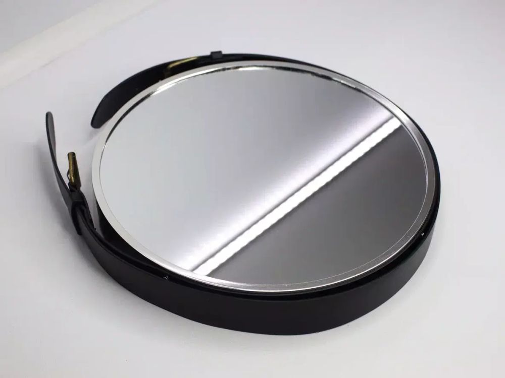 Зеркало настенное круглое «Антураж» d зеркальной поверхности 28 см, с ремешком из искусственной кожи