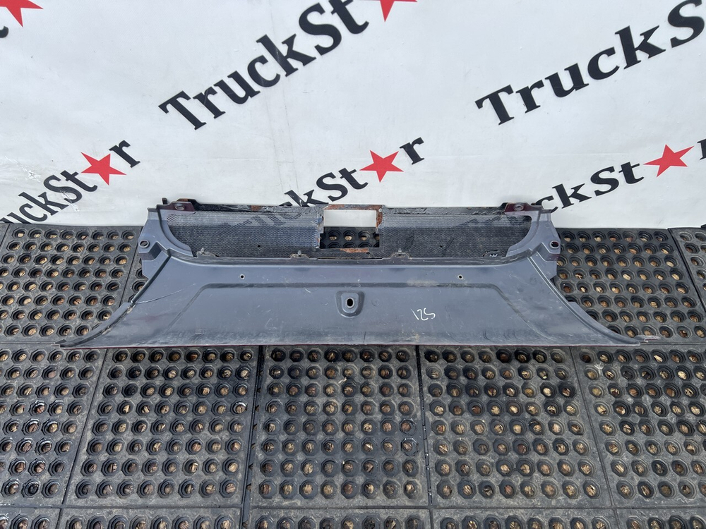 Накладка (дефект) бампера центральная