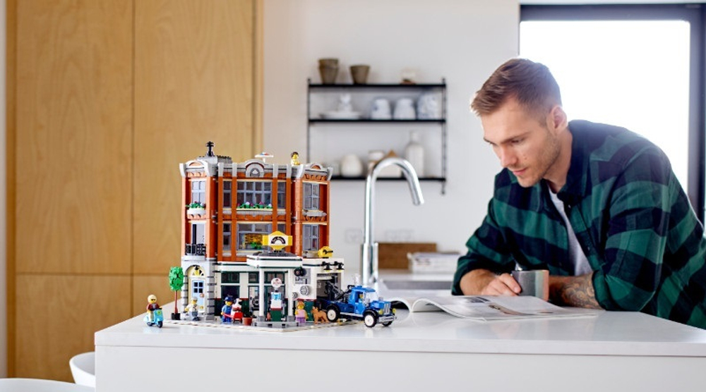 Lego creator expert corner garage sales