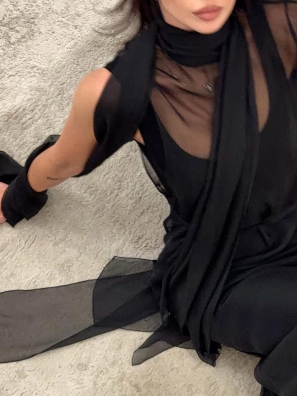 Платье с шифоновой накидкой