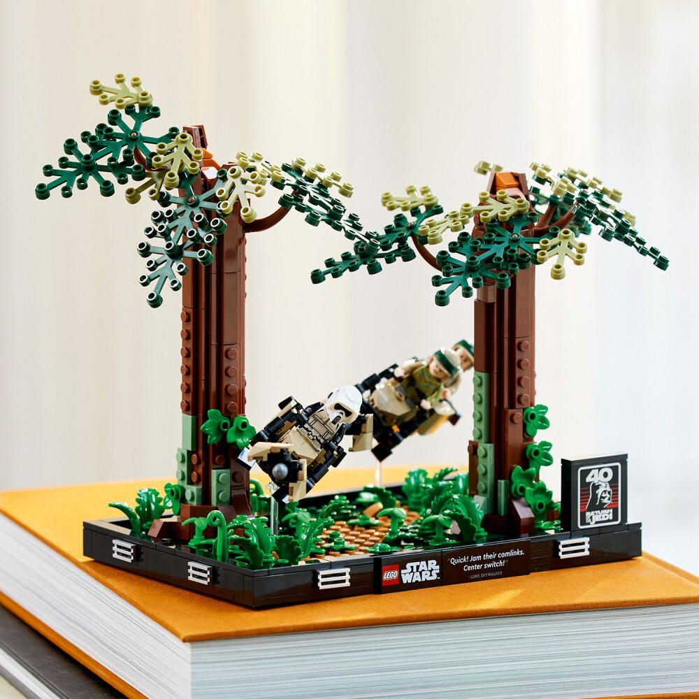LEGO Star Wars — Диорама: Погоня на спидере через Эндор 75353