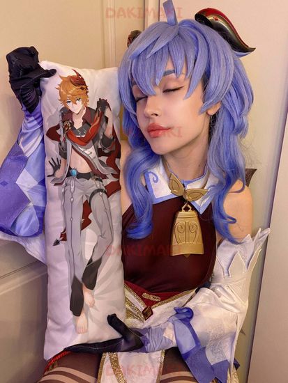 Мини дакимакура Тарталья из Геншин Импакт | Genshin Impact арт. M0935, 60х20 см