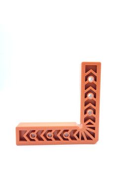 Уголок столярный 150*150