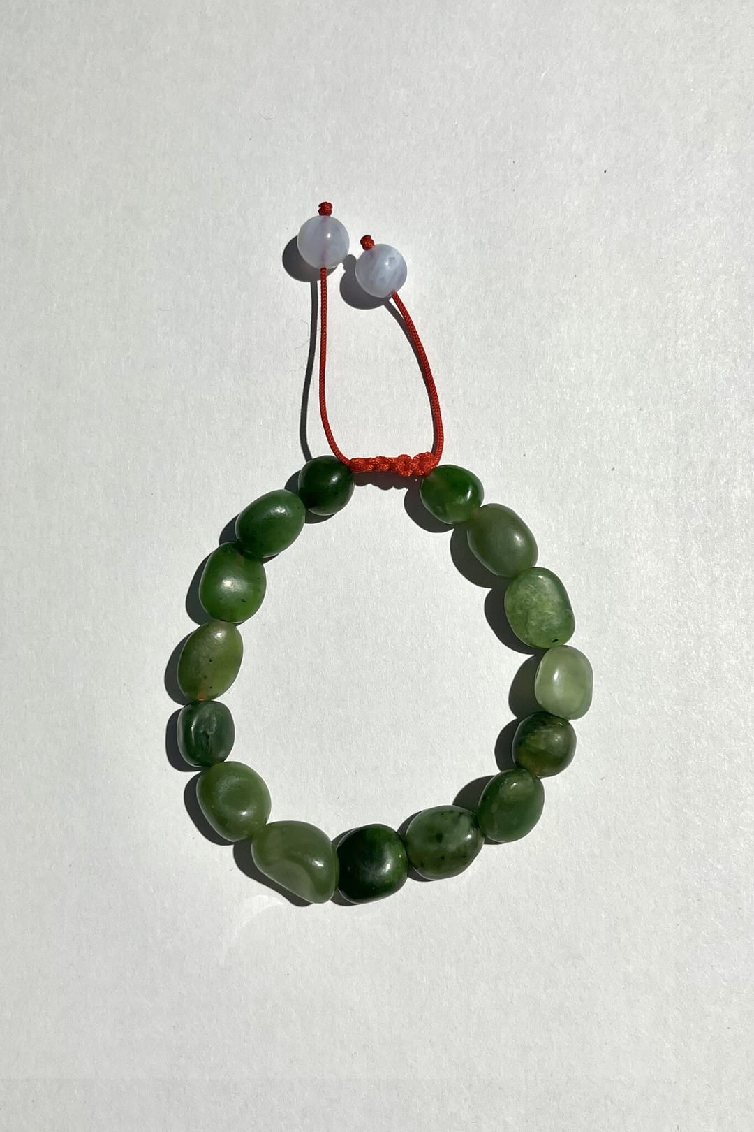 Браслет JADE из зеленого нефрита на нити