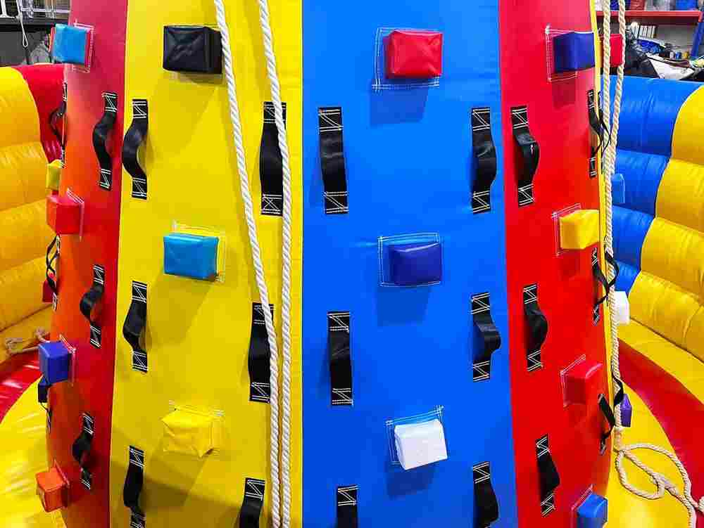 Надувной скалодром "Богатырь", 5*5*4 м.