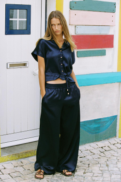 ZARA АТЛАСНАЯ РУБАШКА С ПОЯСОМ, МОРСКОЙ СИНИЙ