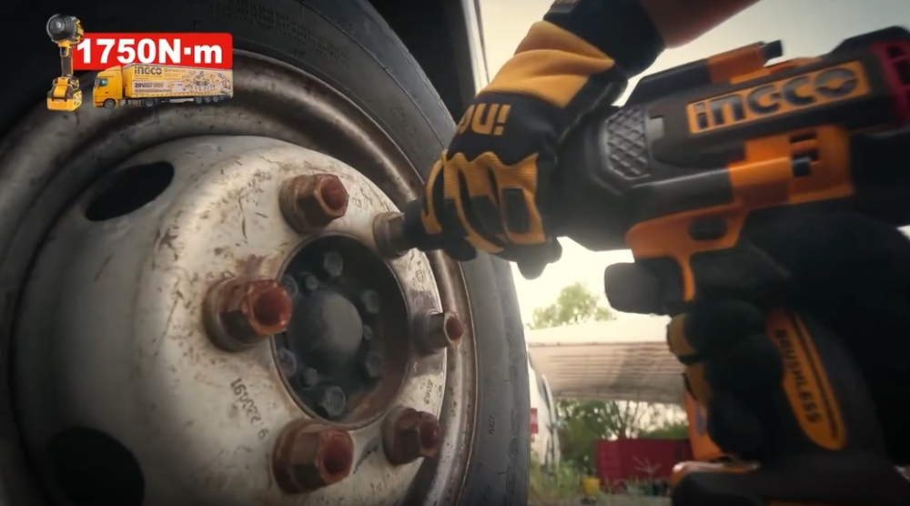 Аккумуляторный бесщеточный ударный гайковерт INGCO CIWLI201751 INDUSTRIAL 20 В 1/2" 1750 Нм / 2100 Нм