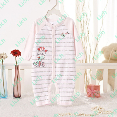 Комбинезон для новорожденных с контрастным принтом