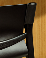 Стул Jan из переработанной кожи черного цвета и ясеня в черном цвете