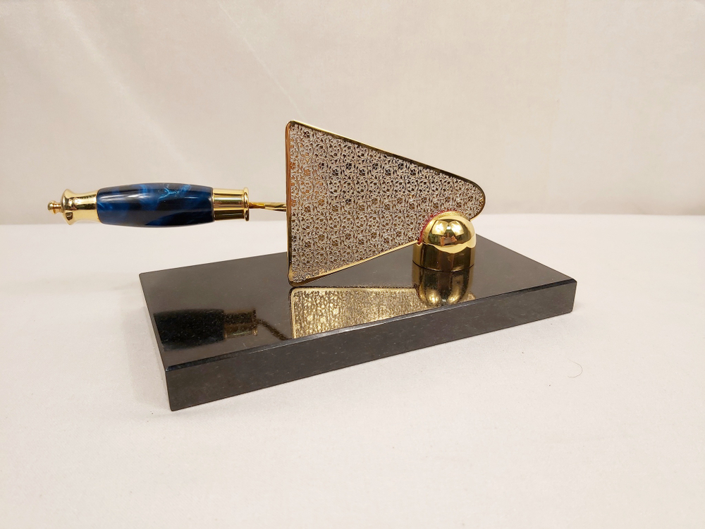 Подарок строителю " Сувенирный мастерок" малый на камне