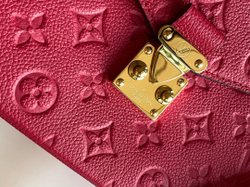 Louis Vuitton Pochette Metis