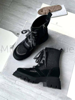 черные осенние ботинки +на каблуке