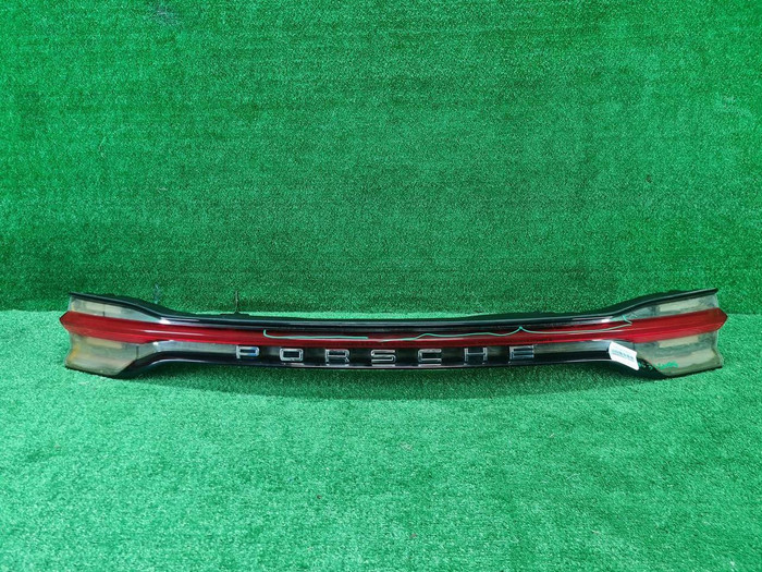 Фонарь крышки багажника Porsche Macan 95b (2018-2021)